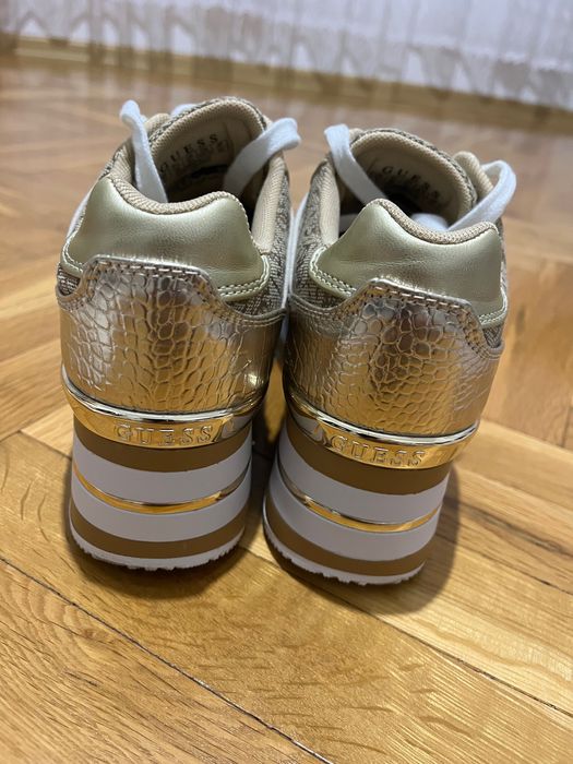 Сет Guess чанта и кецове