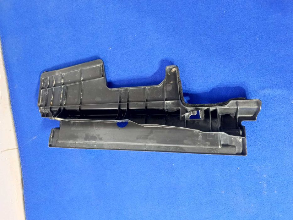 Дефлектор радиатора левый Toyota Camry v50