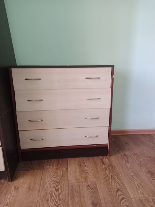 Продам шкаф-пенал и комод