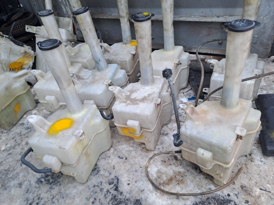 Омывателный бачок тайота