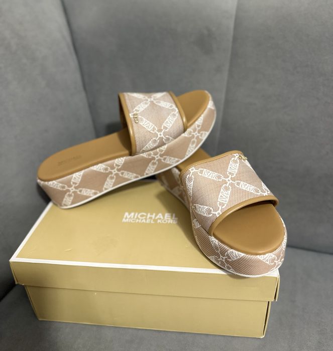Чехли MICHAEL Kors