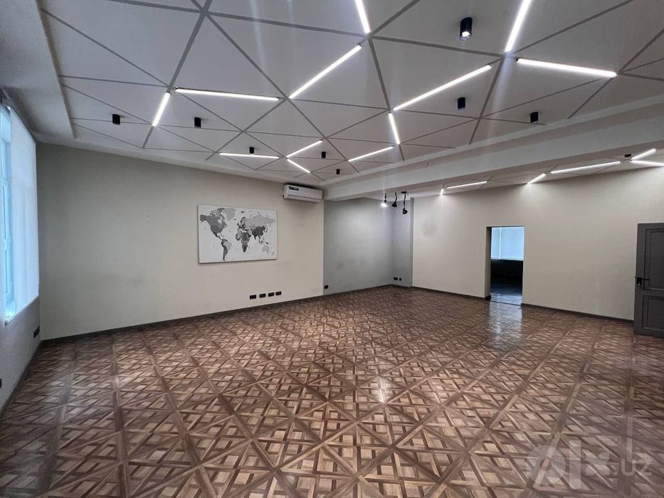 Продается отдельно стоящее здание, ор: Парк Бобура 6 соток, 1132кв
