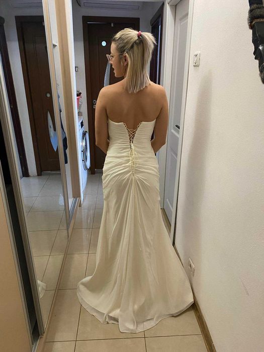 Vând rochie mireasa model deosebit