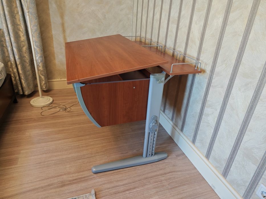 Парта регулируемая с тумбой