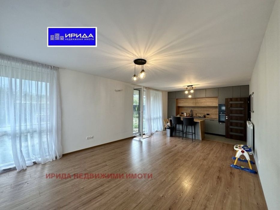 Просторен тристаен апартамент в квартал Манастирски ливади с двор