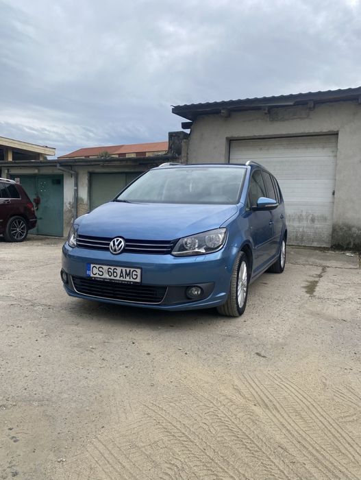 VOLKSWAGEN Touran 2015