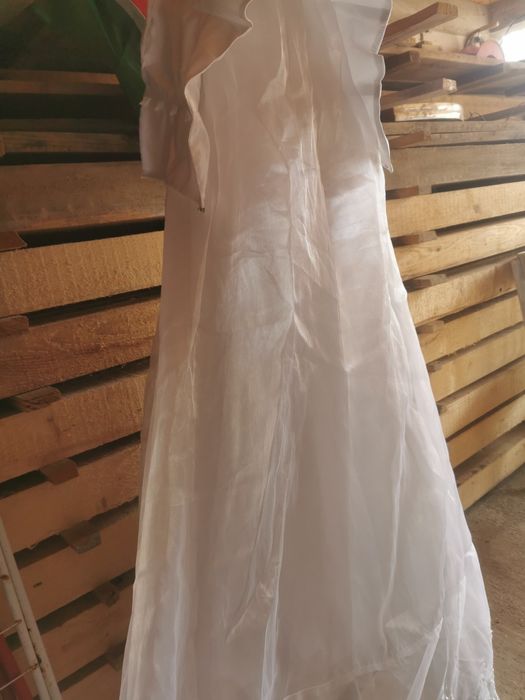 Donez rochie de mireasa