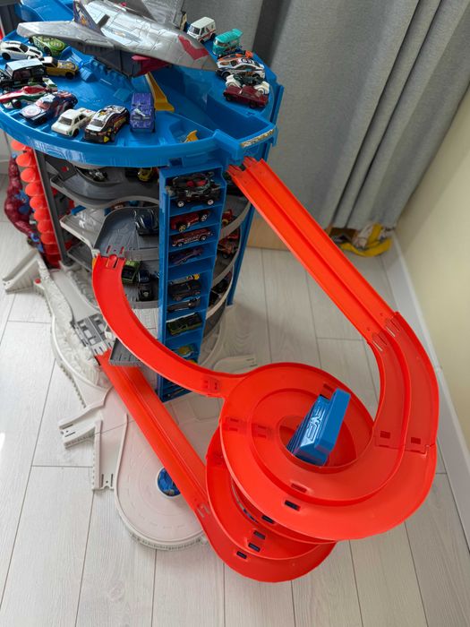 Большой гараж Hot Wheels с автоматическим лифтом + 15 машинок