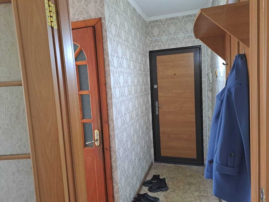 продам 2 комнатную по Металлургов