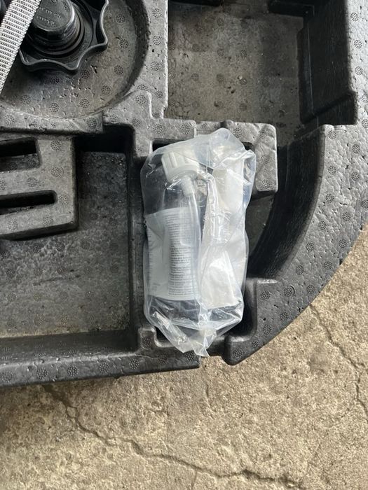 Резервен комплект крик стиропор ключ пяна кука Vw Touran T1 Тоуран