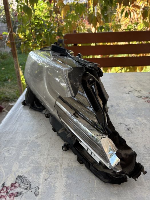 фара от тайота 70