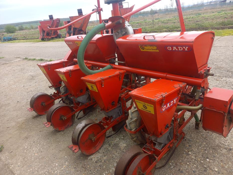 Semanatoare porumb BEKER . .