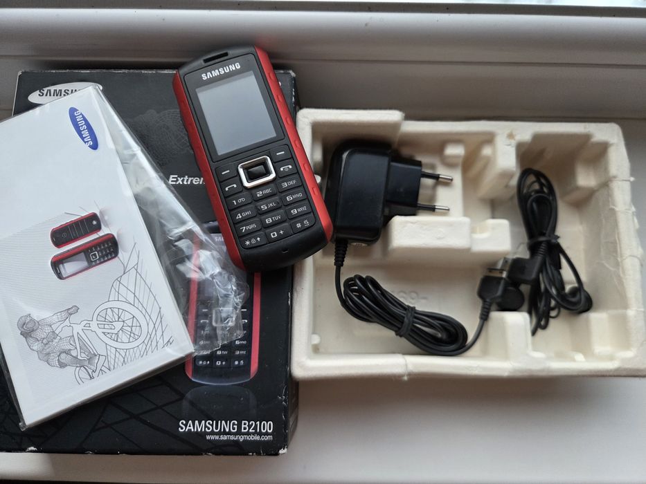 Samsung B2100 la cutie