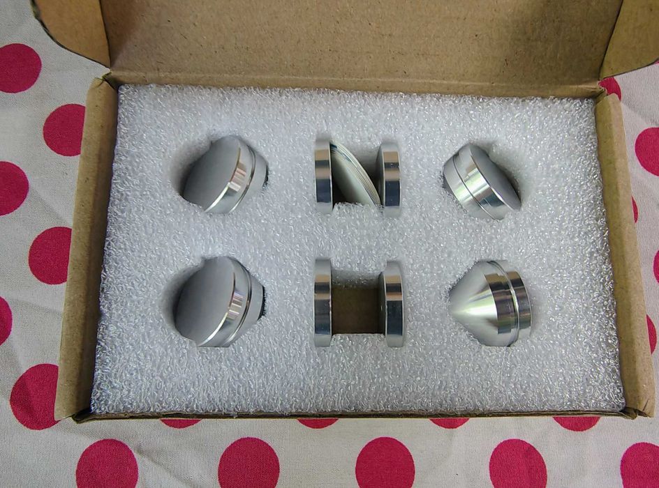 Set 4 Bucati Suport Spike-uri pentru boxe.