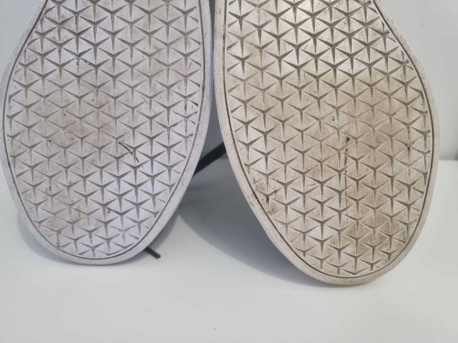 Adidasi Barbati Marimea 42, Noi