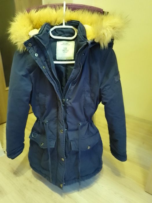 Vând geaca de iarna pt fetițe mărimea 146-152, vârsta 10-12 ani