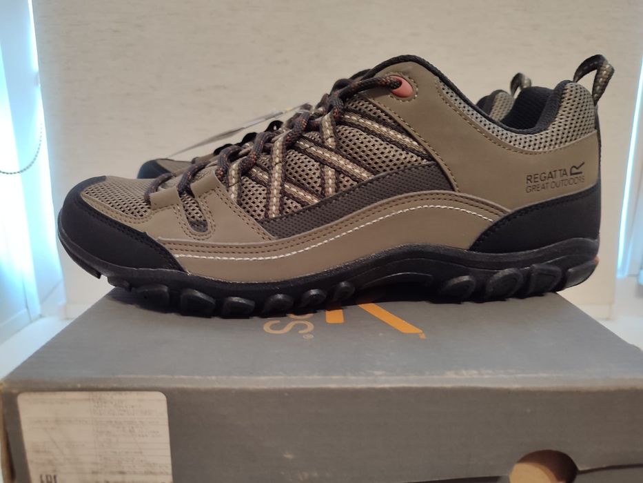 Кроссовки для прогулок