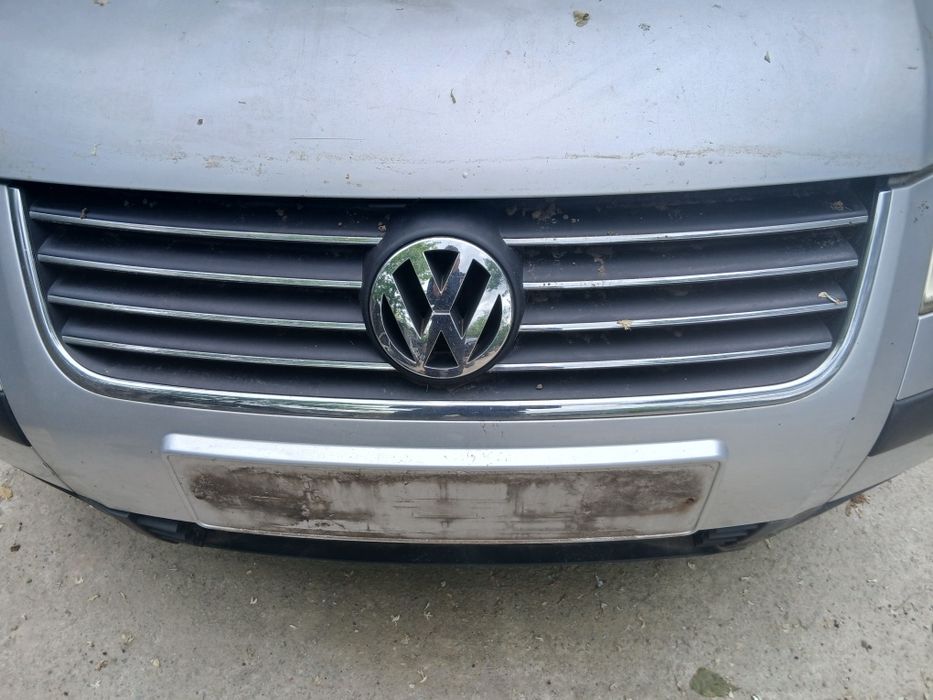 Bara față cu grila centrala Passat b5.5(2000-2005)berlina/break