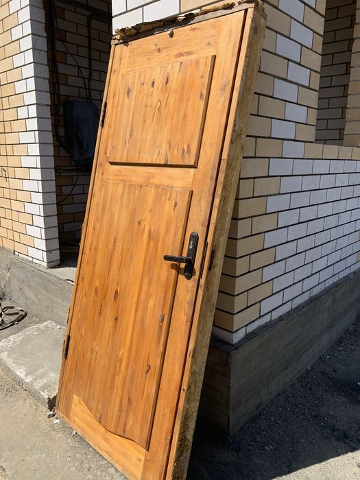 Срочно продам деревянный дверь