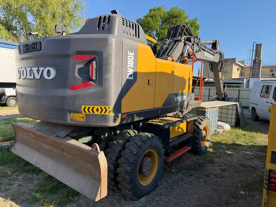 Vând excavator pe roți Volvo EW180E, achiziționat nou prin Ascendum Baumaschinen Austria în 2021. 4400 Ore