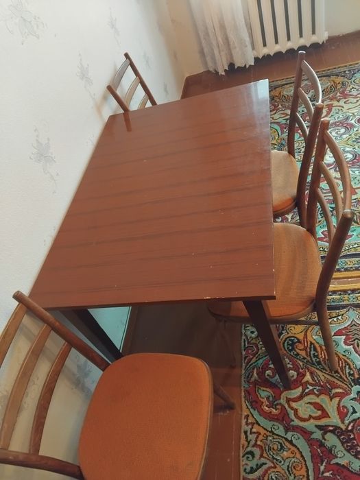 Продам стол и 4 стулья
