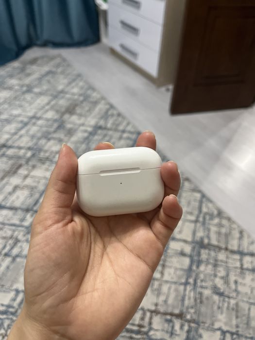Продам кейс от Airpods Pro 2 оригинал