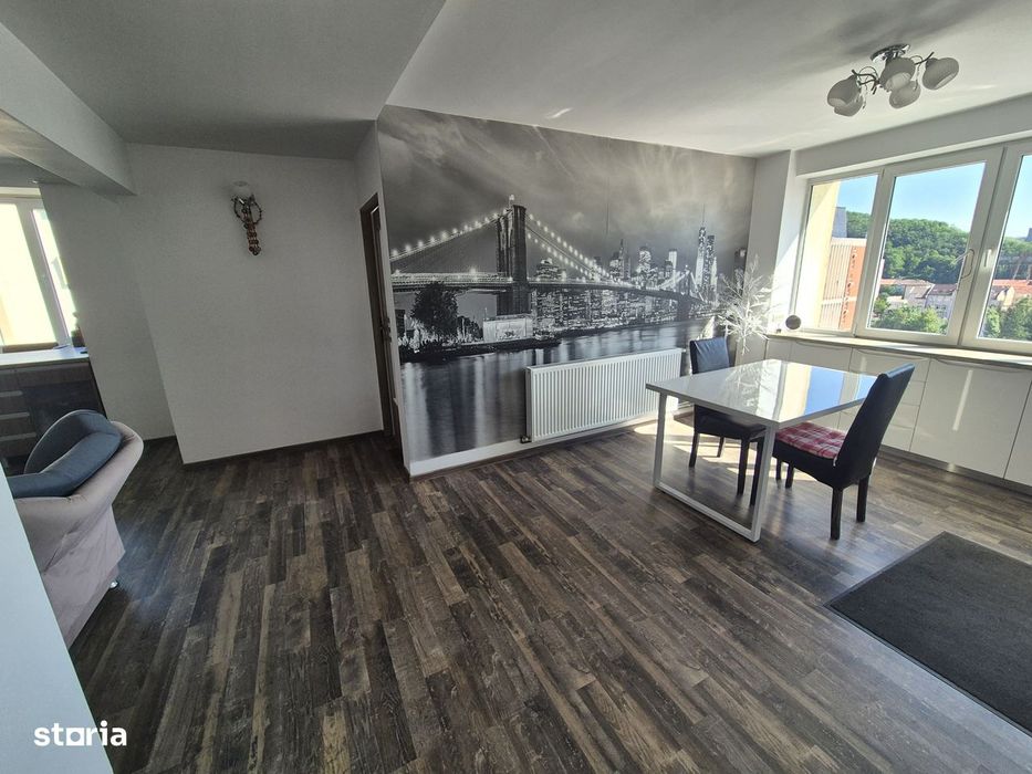 Vand apartament in centru