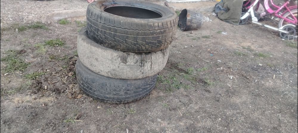 Продам 3 покрышки р15