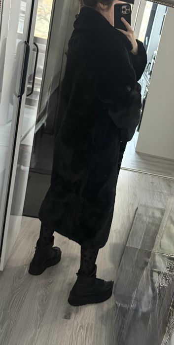 Blana neagra lunga , foarte pufoasa M-L