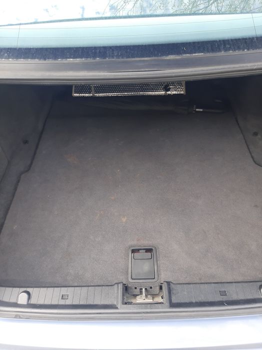 Продавам мерцедес Е класа