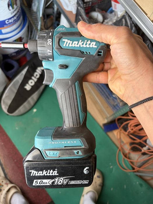 Makita masina de insurubat si gaurit profesionala