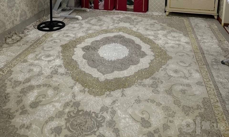 Продаётся ковёр 350 х 450 см.