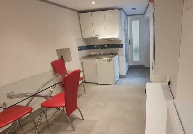 Дава се под наем Двустаен апартамент в Пловдив, Център - 41 кв.м за 163.2 € - Снимка #1