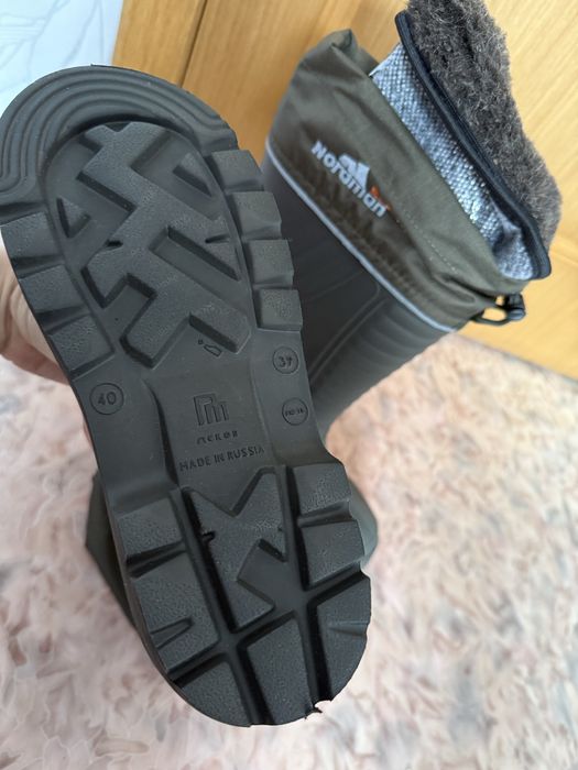 Продам спец обувь зимние 40 размер