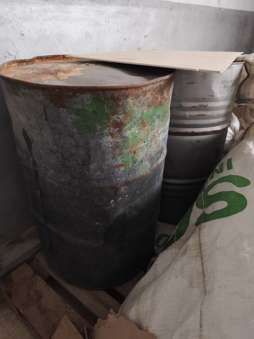 Продавам метални варели