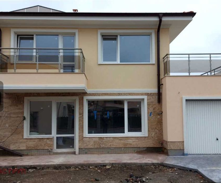 Предлагаме еднофамилни къщи в град Поморие