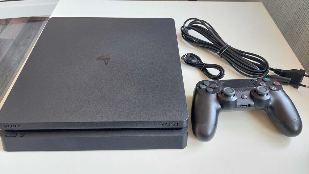 Конзола Sony Playstation 4 slim 1 TB + игра
