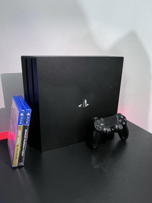 Vand ps4 pro impecabil