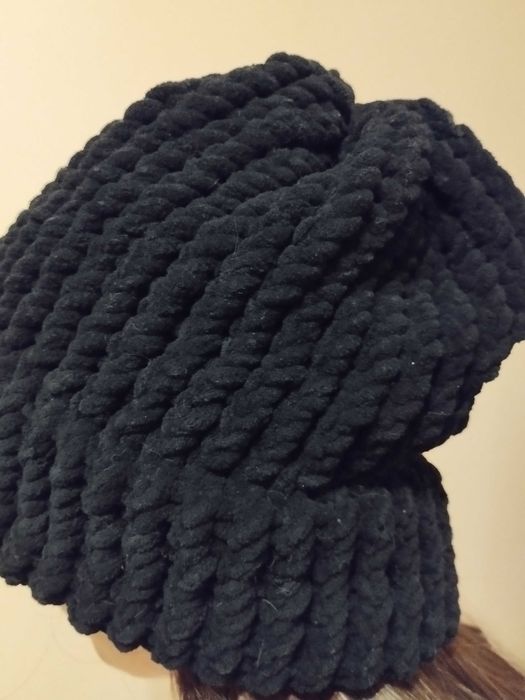 Дамска зимна шапка