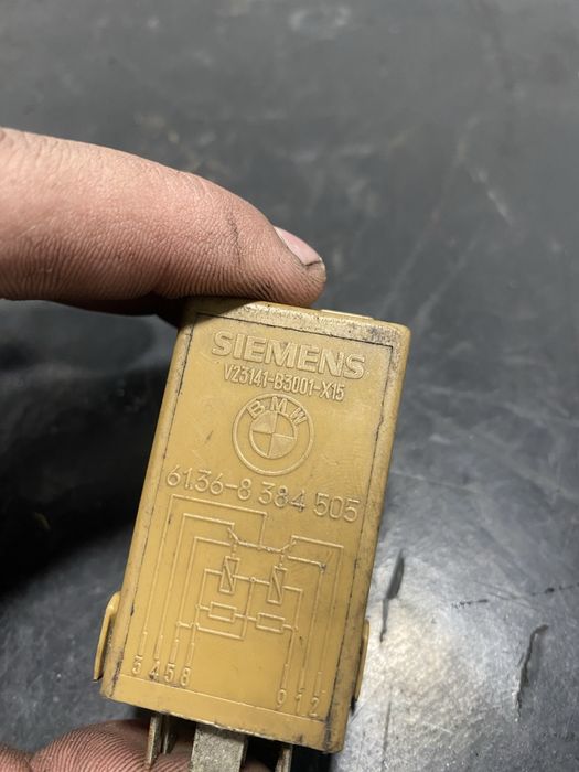 Releu stergatoare BMW Seria 5 E60 E61 520d 525d 530d 535d 8384505