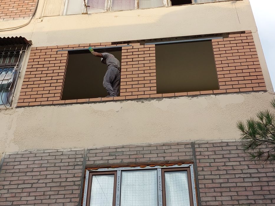 Кладка кирпича балконов , Решётка, козырёк