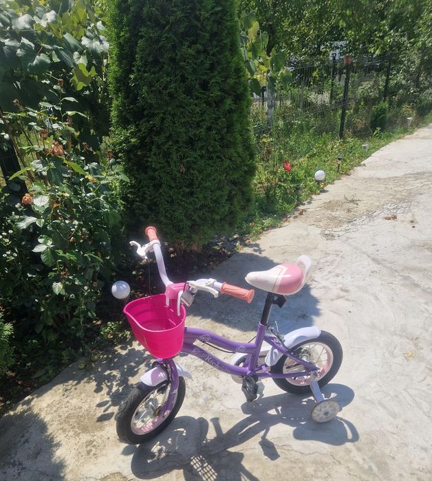 Vând bicicleta copii(fetite)ca și noua .