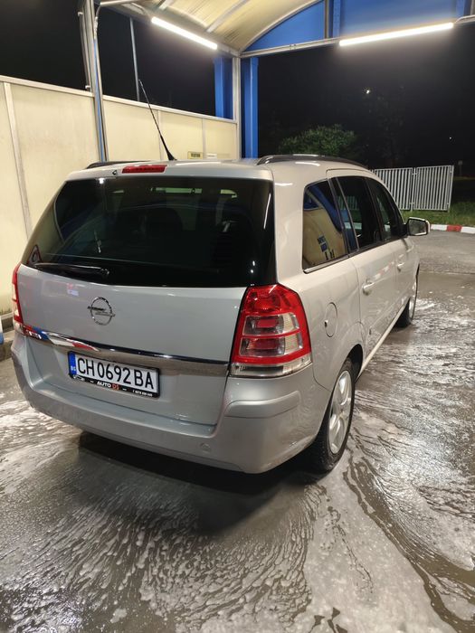 Продавам opel zafira юбилейната версия