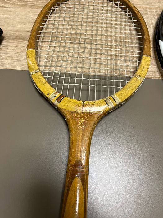 Ракети за тенис на корт