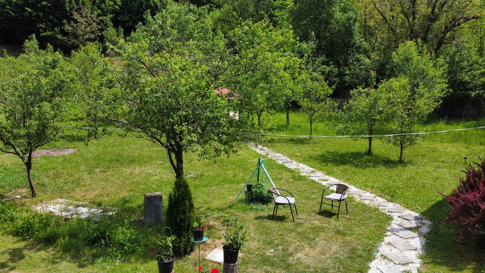Case de vacanta + teren de vanzare