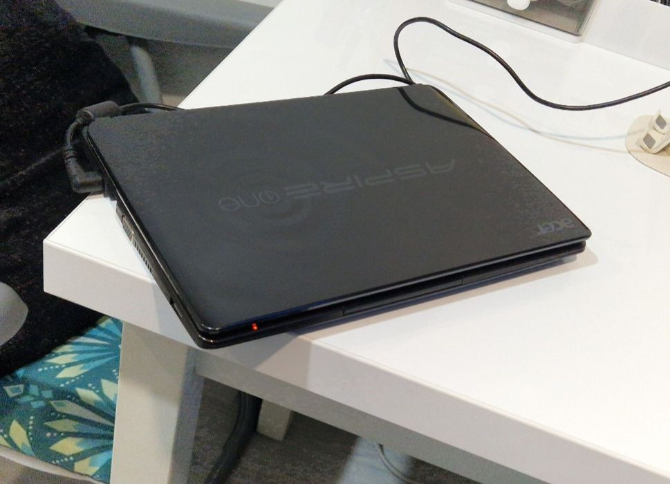 Laptop compaq perfect funcțional doar la priza