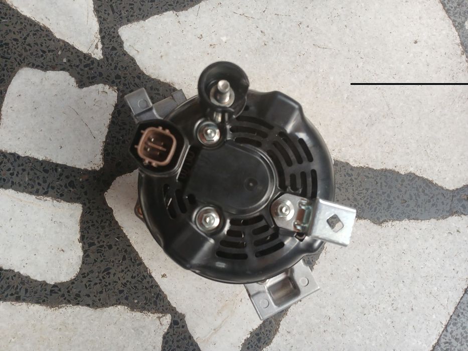 ЧИСТО НОВ Оригинален Алтернатор DENSO за Honda Accord 7 2.2 i-ctdi