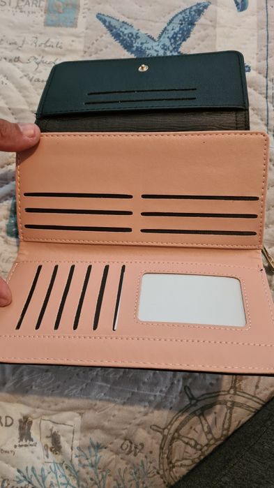 Продавам Дамско портмоне