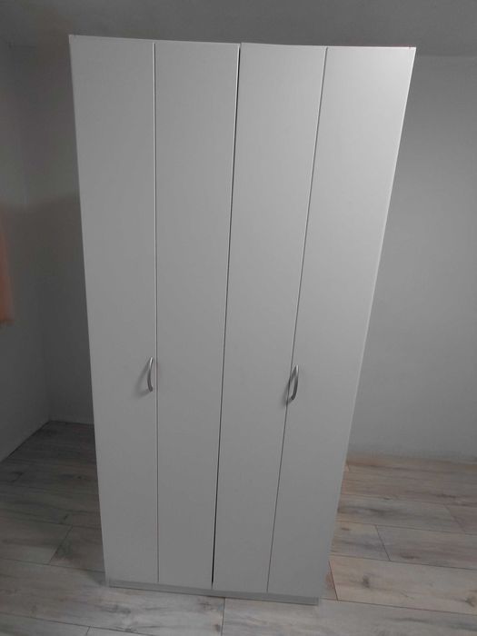 Четирикрилен гардероб