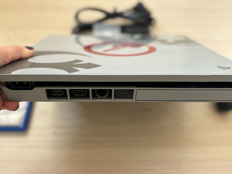 Playstation 4 Slim, Editie Limitata Star Wars.
